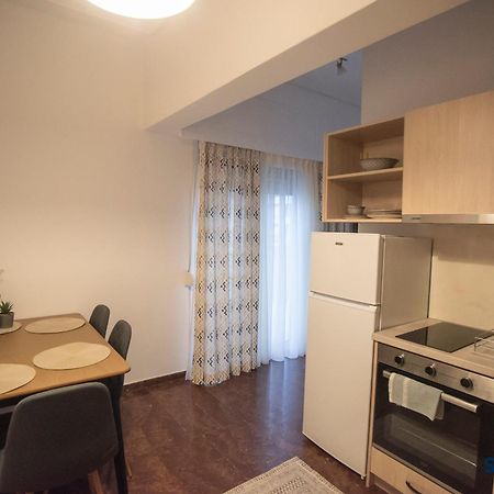Explore Greece From Lovely City Centre Apartment Chalkís エクステリア 写真